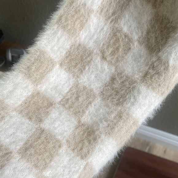 Women's Fuzzy Checkered Cardigan - Picture 6 of 8